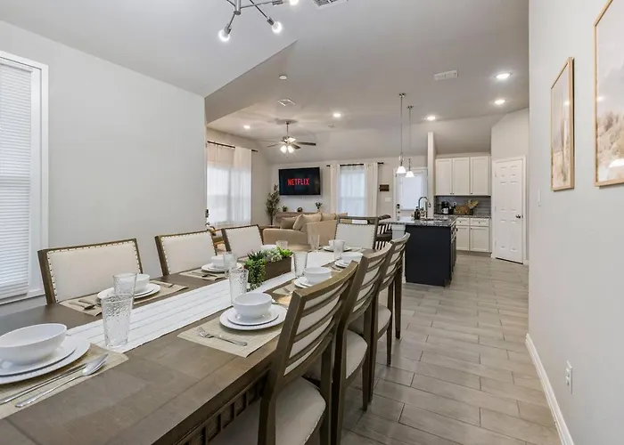 Cozy 3br Near Downtown Fw Sleeps 8 *