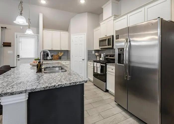 Cozy 3br Near Downtown Fw Sleeps 8 *