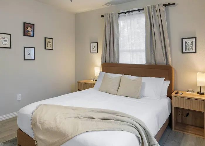 Cozy 3br Near Downtown Fw Sleeps 8