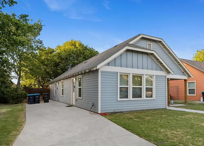 Cozy 3br Near Downtown Fw Sleeps 8 *